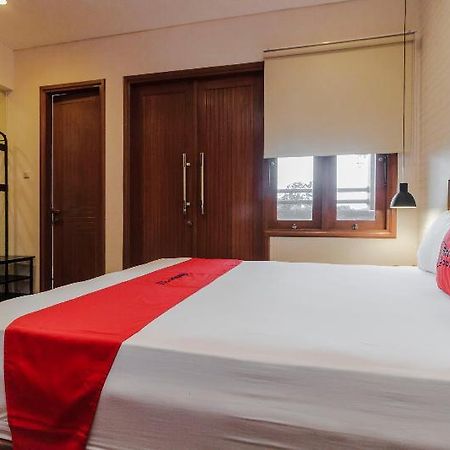 Reddoorz Plus @ Cbd Bintaro South Tangerang Buitenkant foto