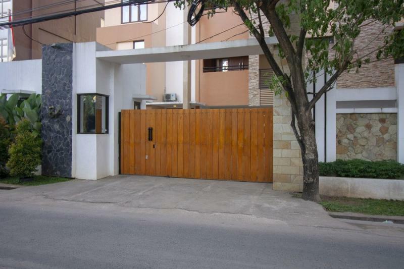 Reddoorz Plus @ Cbd Bintaro South Tangerang Buitenkant foto