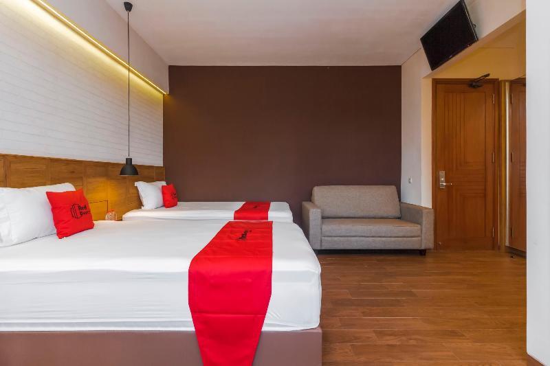 Reddoorz Plus @ Cbd Bintaro South Tangerang Buitenkant foto