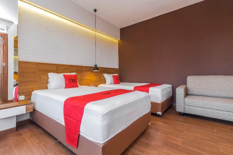 Reddoorz Plus @ Cbd Bintaro South Tangerang Buitenkant foto