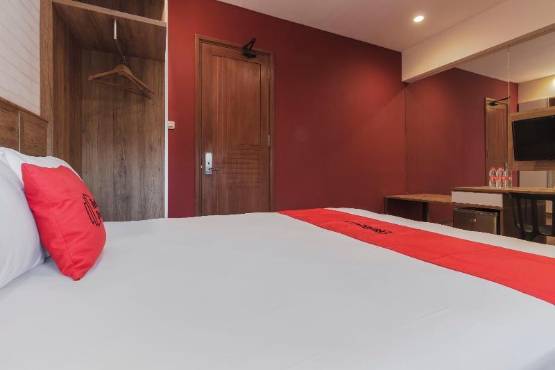 Reddoorz Plus @ Cbd Bintaro South Tangerang Buitenkant foto
